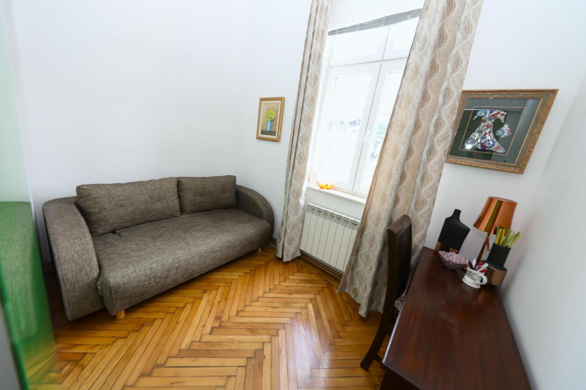 Historijski Luksuz U Starom Gradu, Garage Parking Sarajevo Luaran gambar