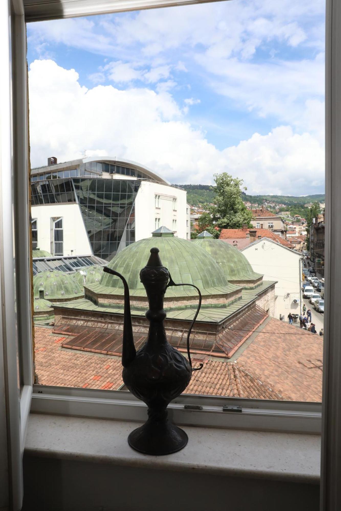 Historijski Luksuz U Starom Gradu, Garage Parking Sarajevo Luaran gambar