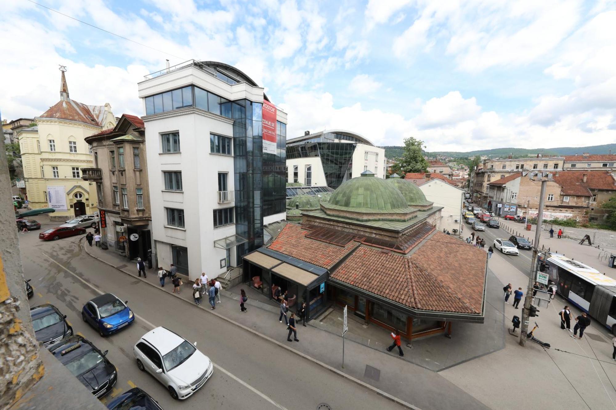 Historijski Luksuz U Starom Gradu, Garage Parking Sarajevo Luaran gambar