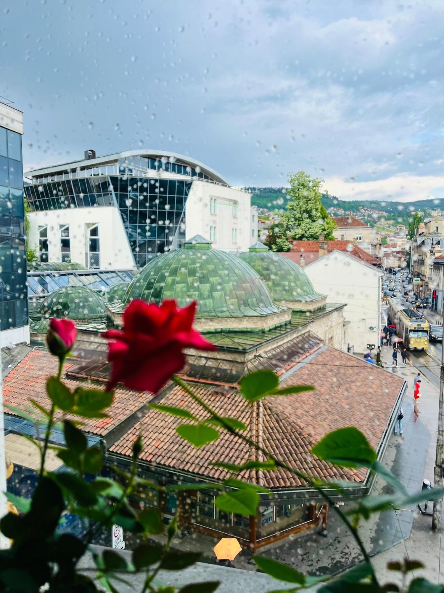 Historijski Luksuz U Starom Gradu, Garage Parking Sarajevo Luaran gambar